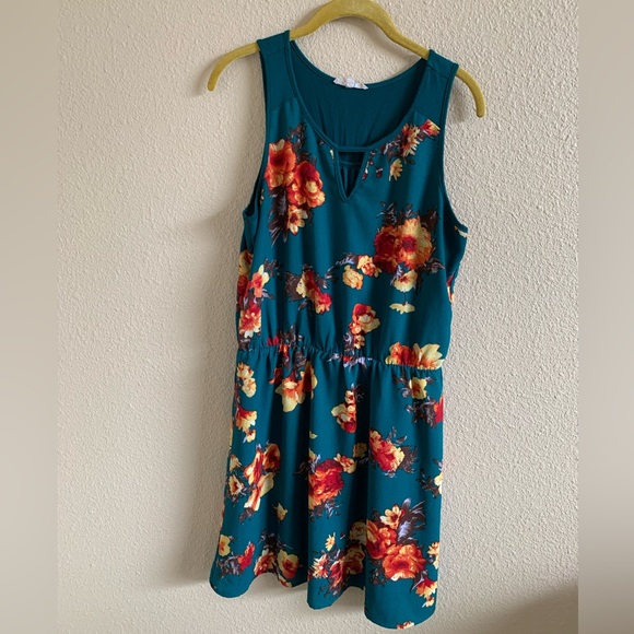 Hawthorne Floral Dress 🌴 - Picture 3 of 8